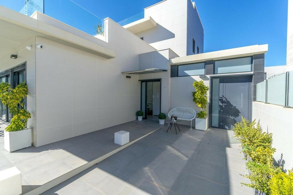 Detached Villa Campoamor Alicante - image 27