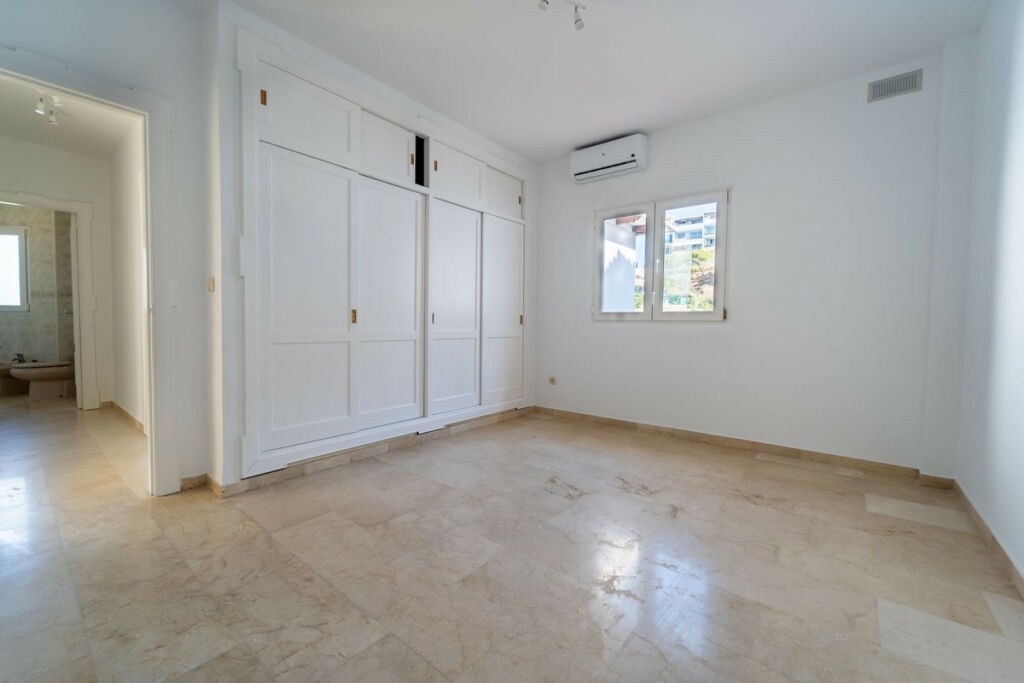 Detached Villa Riviera del Sol Málaga - image 27