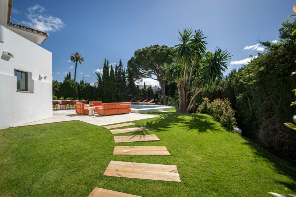 Detached Villa Nueva Andalucía Málaga - image 28