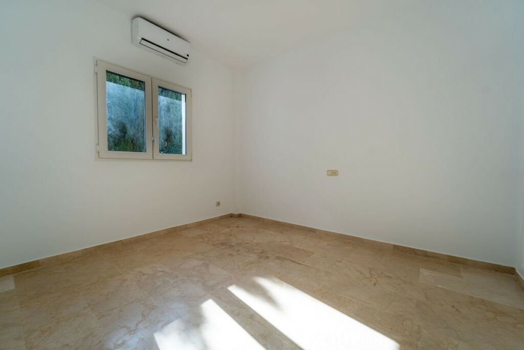 Detached Villa Riviera del Sol Málaga - image 28