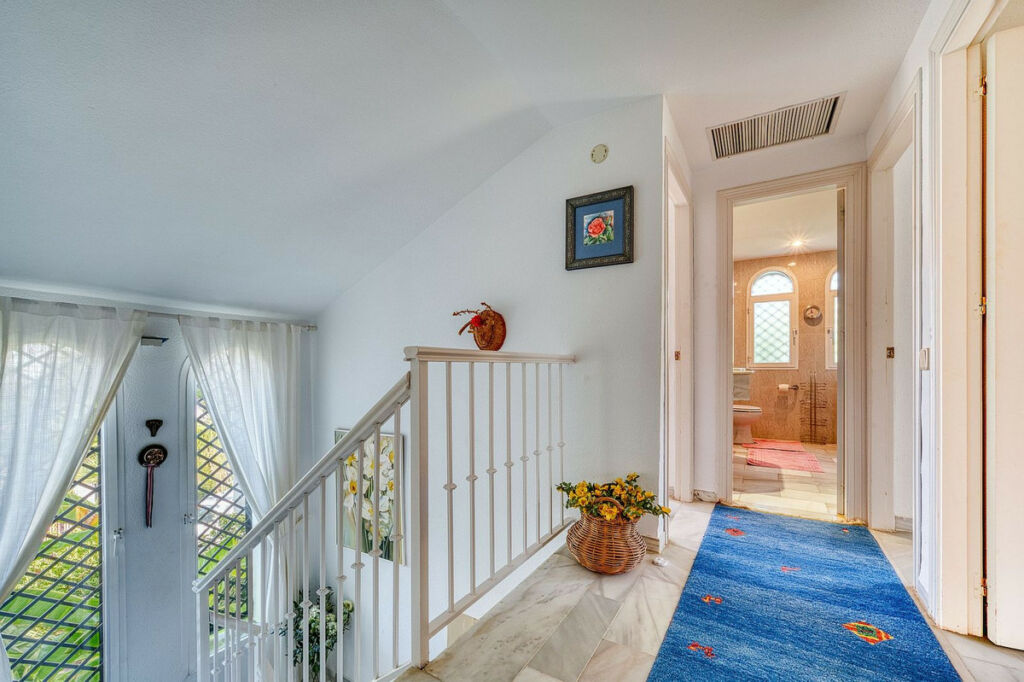 Detached Villa Nueva Andalucía Málaga - image 28