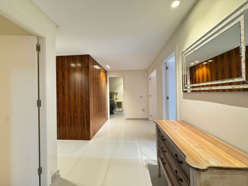 Middle Floor Apartment Torrevieja Alicante - image 28