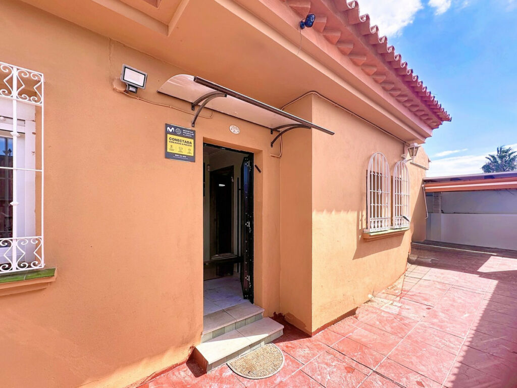 Detached Villa Estepona Málaga - image 28
