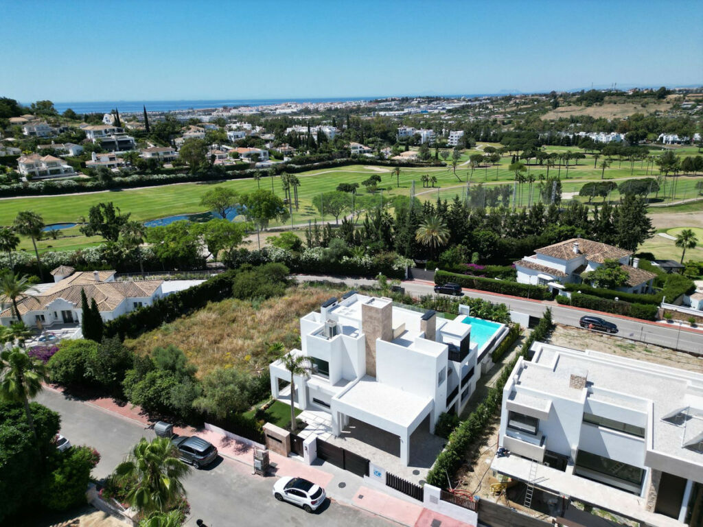 Detached Villa Nueva Andalucía Málaga - image 28