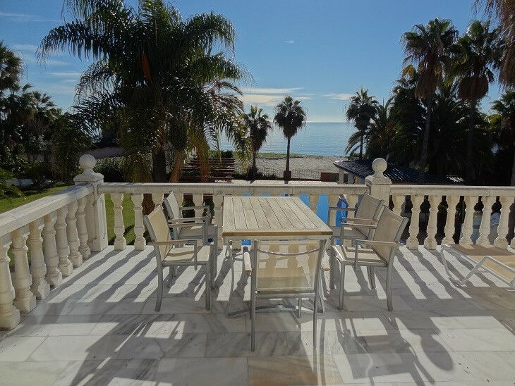 Detached Villa Estepona Málaga - image 27