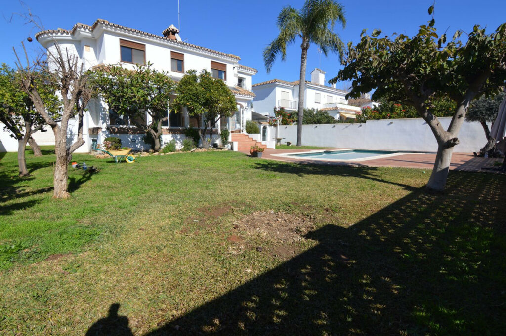 Detached Villa San Pedro de Alcántara Málaga - image 28