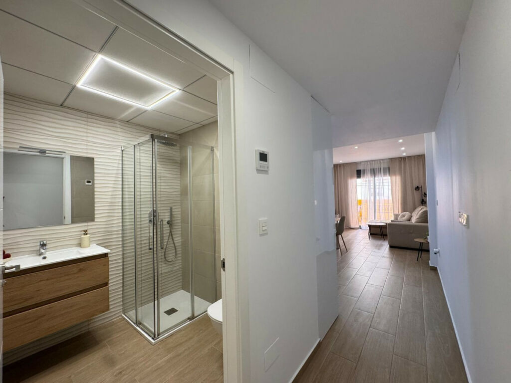 Middle Floor Apartment Torrevieja Alicante - image 28