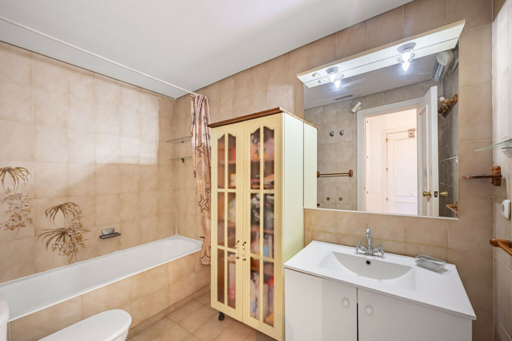 Middle Floor Apartment Estepona Málaga - image 18