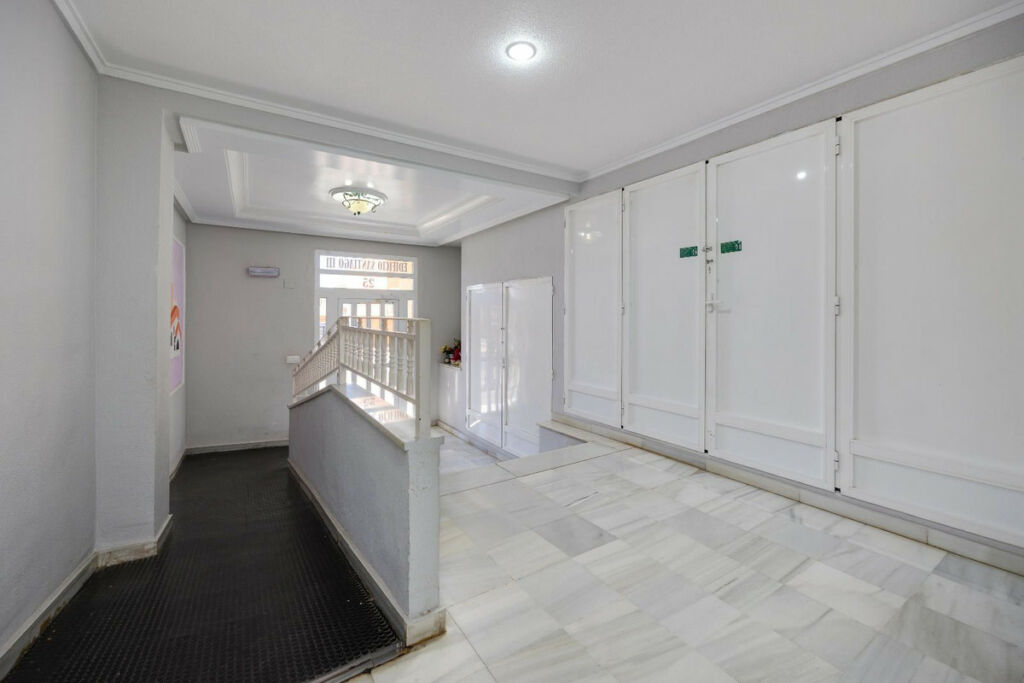Middle Floor Apartment Guardamar del Segura Alicante - image 28