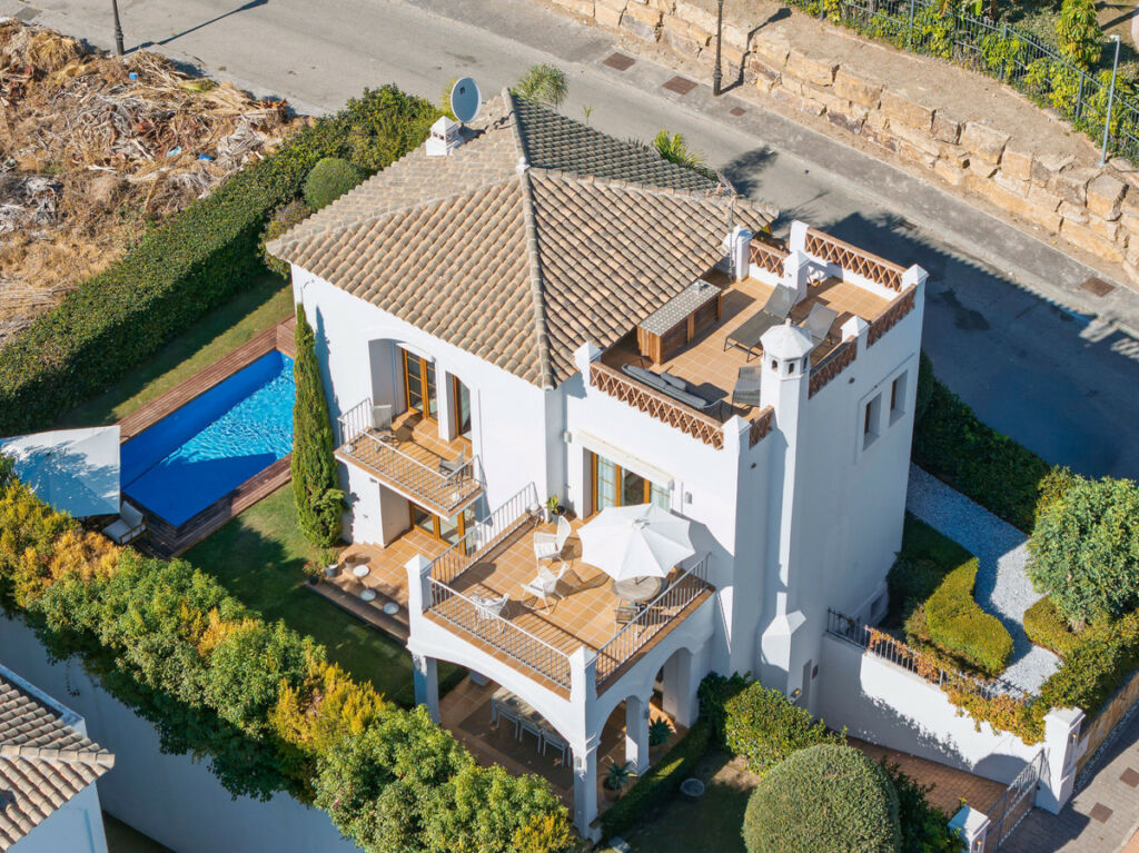 Detached Villa Estepona Málaga - image 28