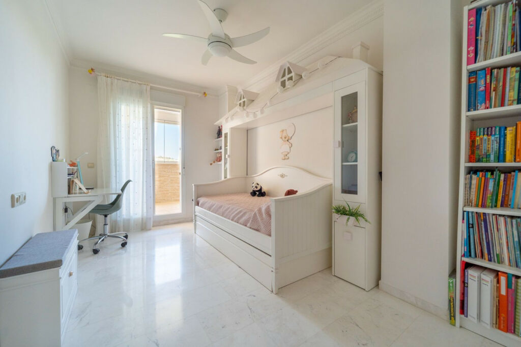 Penthouse Torrequebrada Málaga - image 28