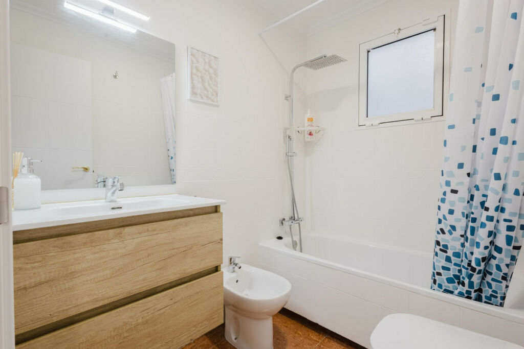 Middle Floor Apartment Torrevieja Alicante - image 28