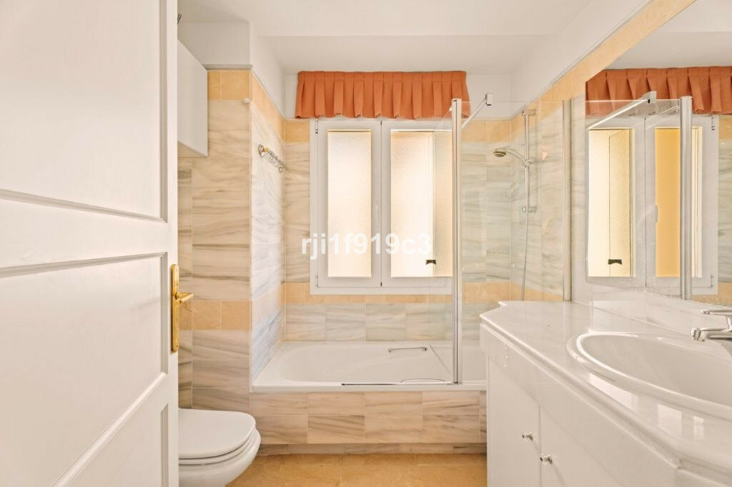 Middle Floor Apartment Elviria Málaga - image 28