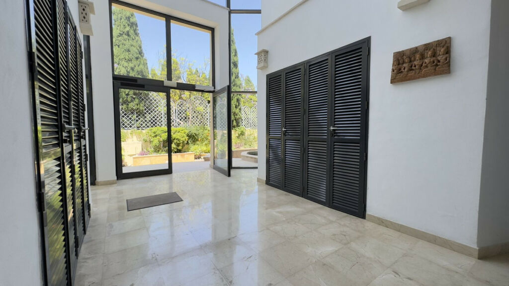 Middle Floor Apartment Puerto Banús Málaga - image 28
