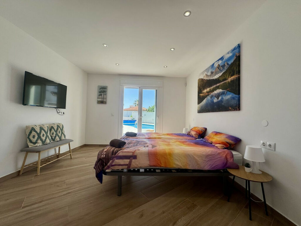 Detached Villa Estepona Málaga - image 28