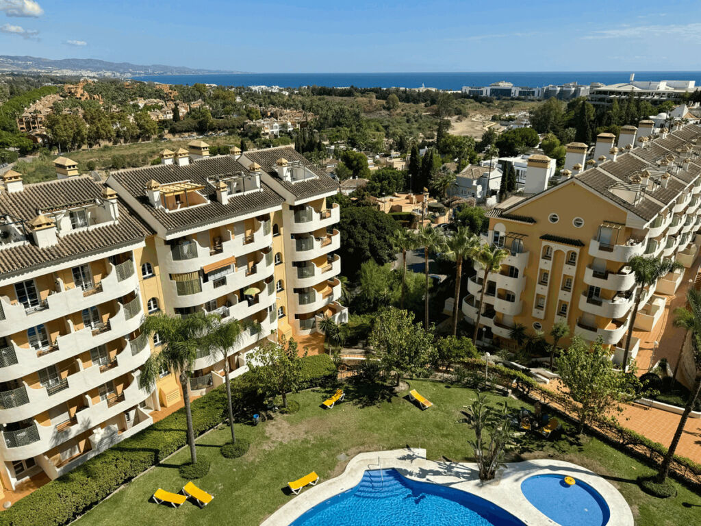 Middle Floor Apartment Nueva Andalucía Málaga - image 29