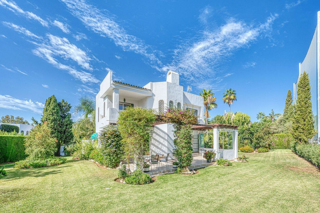 Detached Villa Nueva Andalucía Málaga - image 29