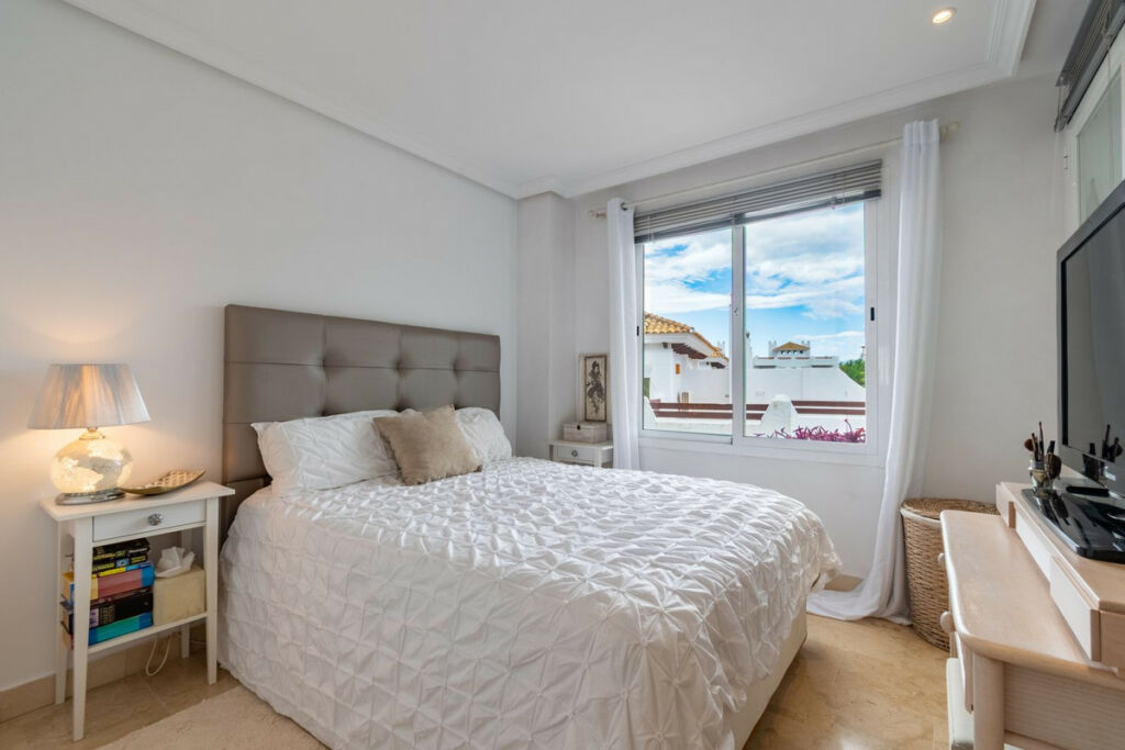 Middle Floor Apartment Estepona Málaga - image 29
