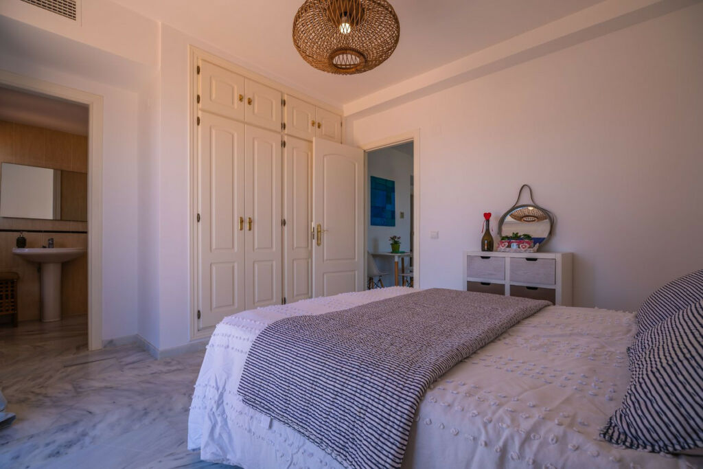 Penthouse La Duquesa Málaga - image 29