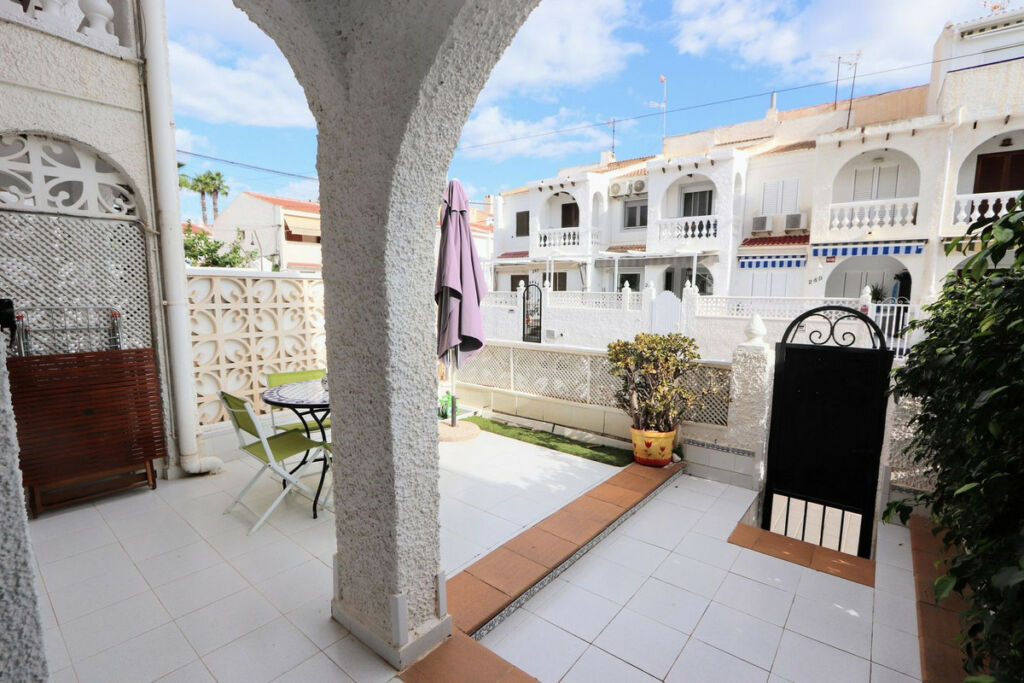 Townhouse Mil Palmeras Alicante - image 29
