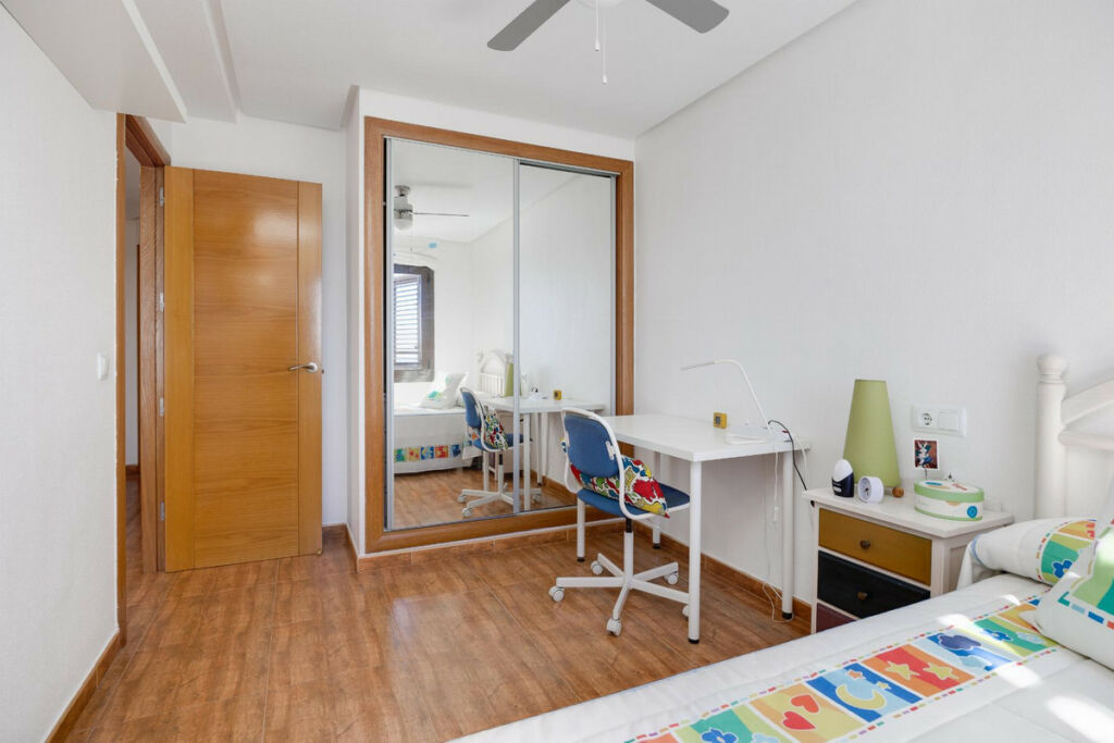 Middle Floor Apartment Torrevieja Alicante - image 29