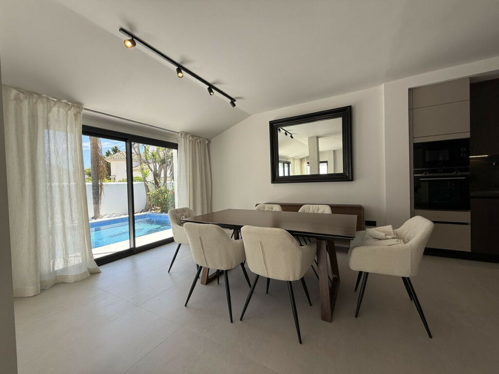 Detached Villa Marbella Málaga - image 29