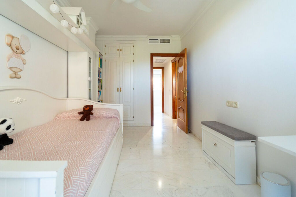 Penthouse Torrequebrada Málaga - image 29