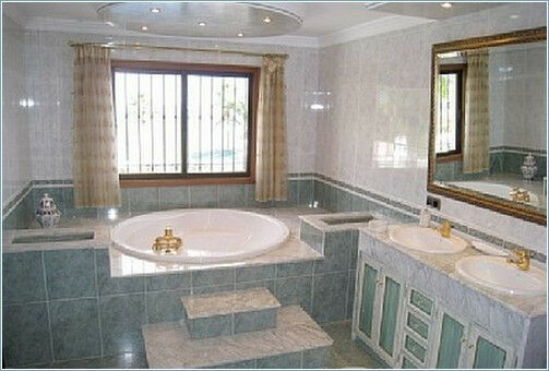 Detached Villa Estepona Málaga - image 28
