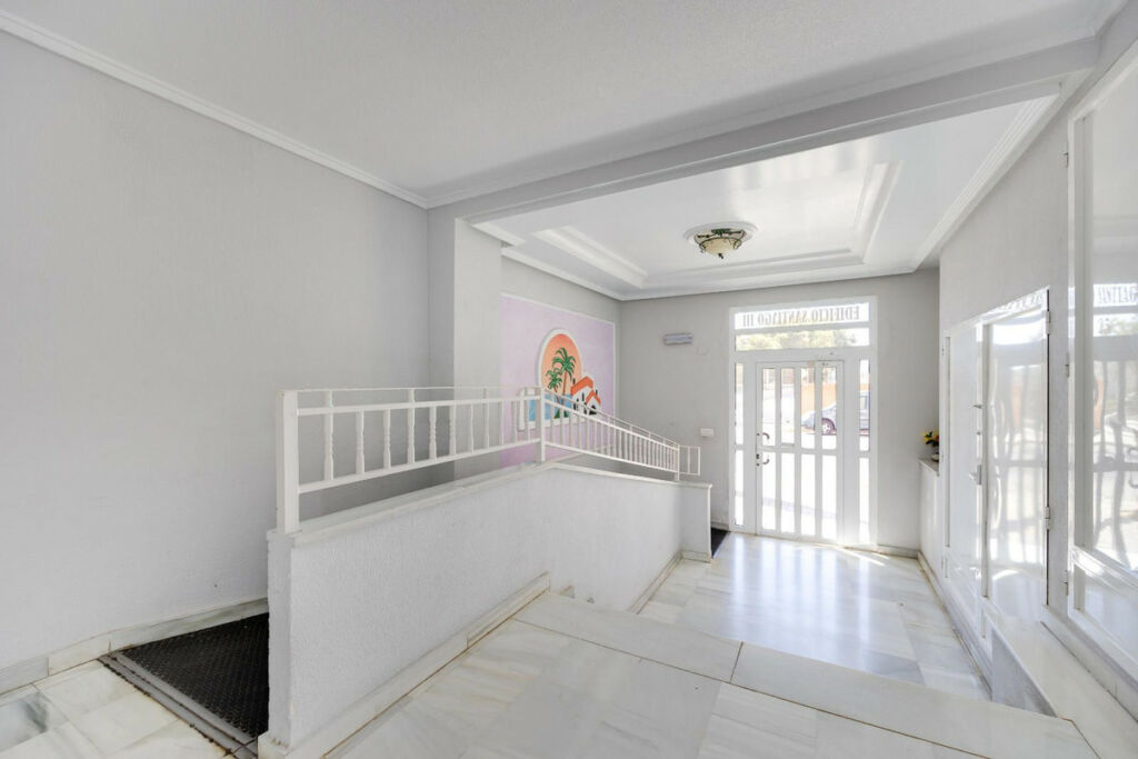 Middle Floor Apartment Guardamar del Segura Alicante - image 29