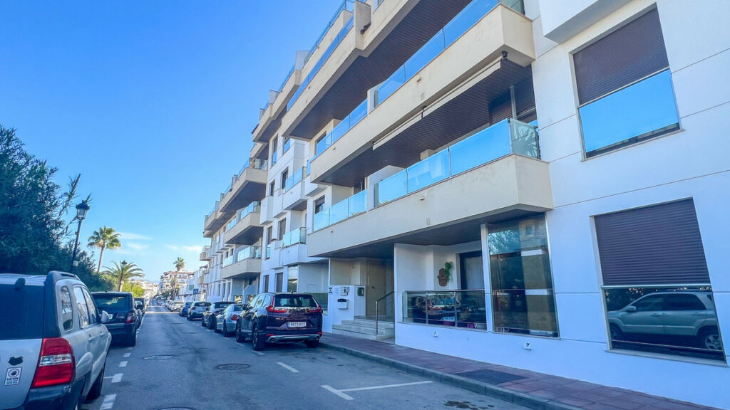 Middle Floor Apartment La Duquesa Málaga - image 29