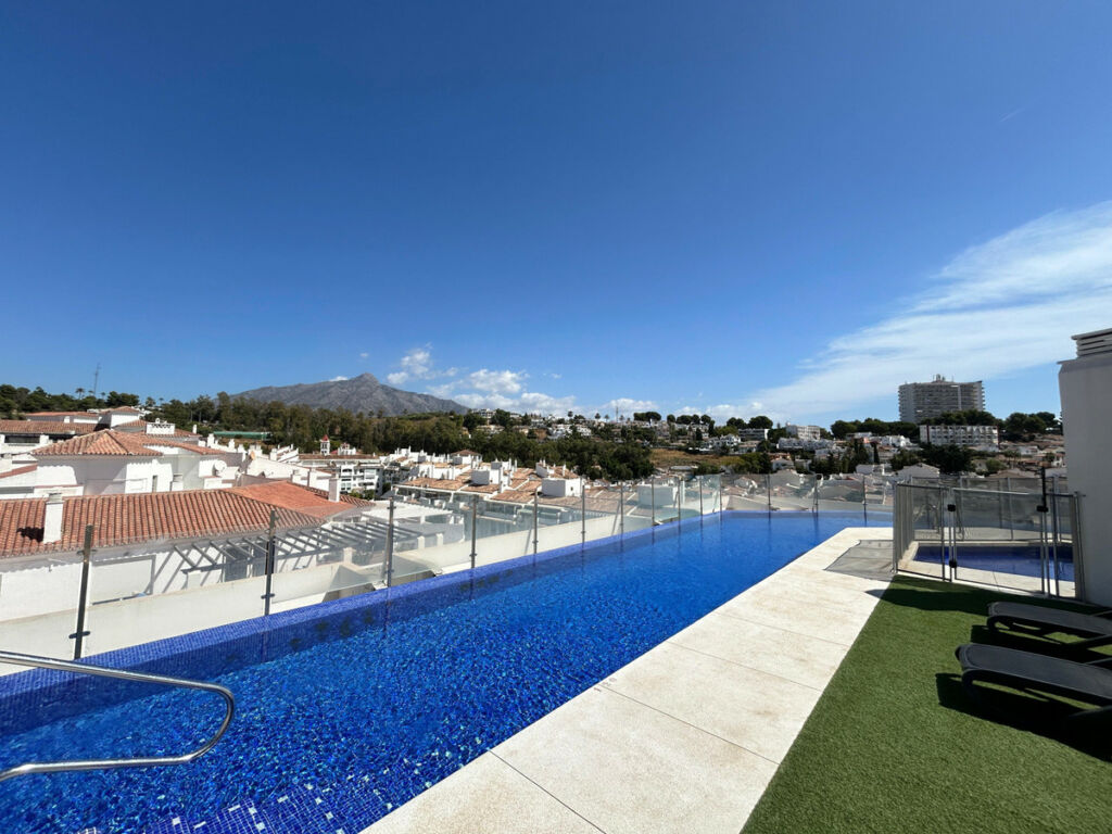 Middle Floor Apartment Nueva Andalucía Málaga - image 29