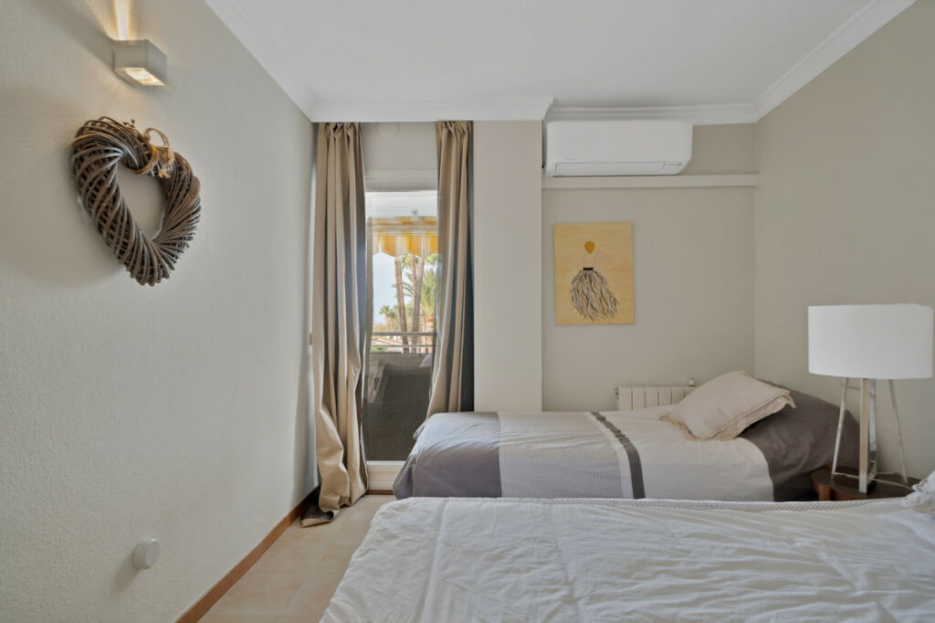 Middle Floor Apartment Estepona Málaga - image 29