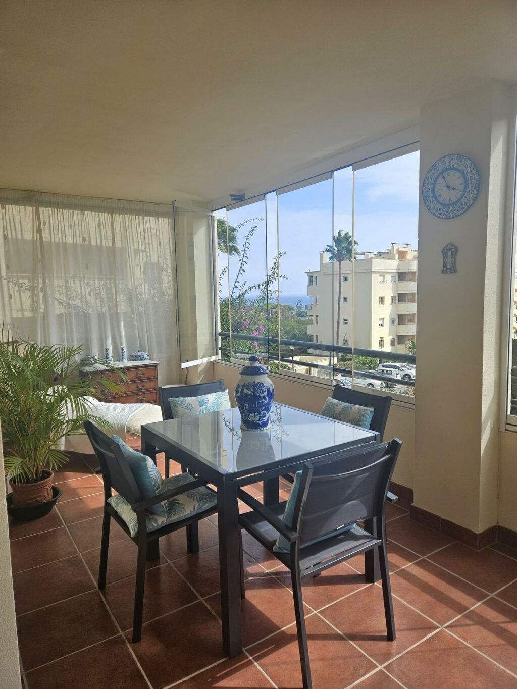 Middle Floor Apartment Calahonda Málaga - image 3