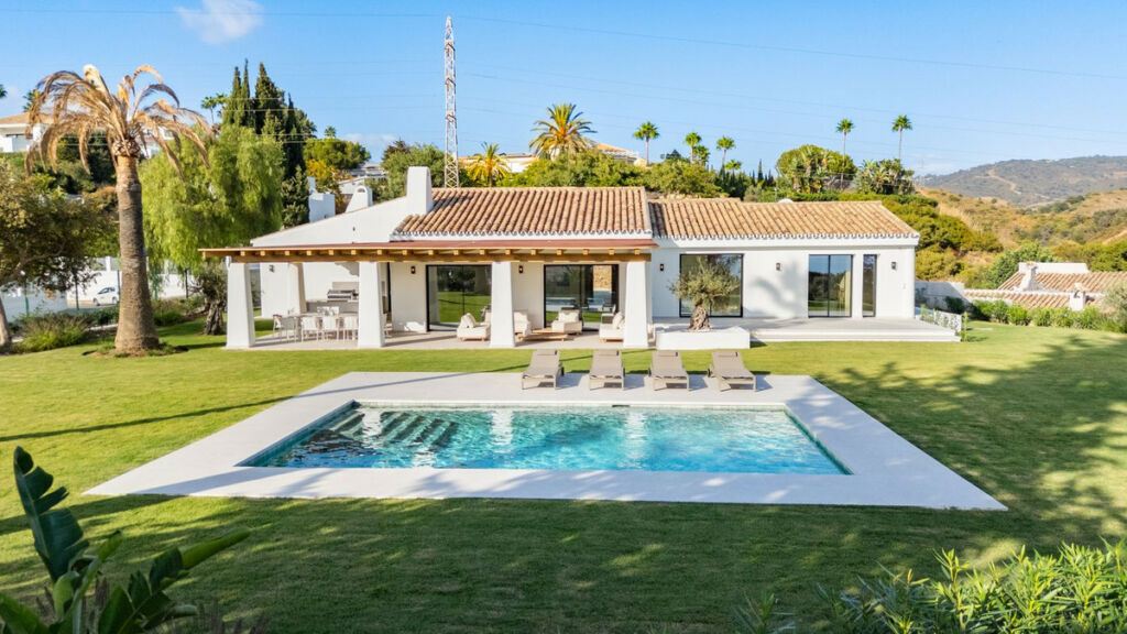 Detached Villa El Rosario Málaga - image 3