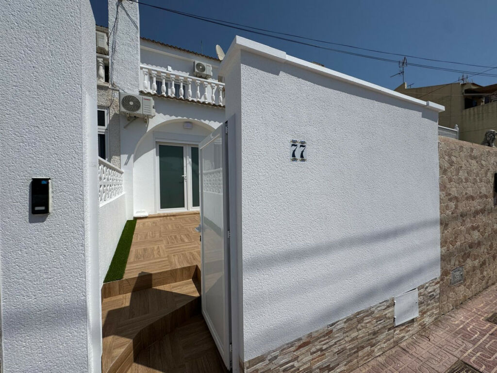 Bungalow Torrevieja Alicante - image 3