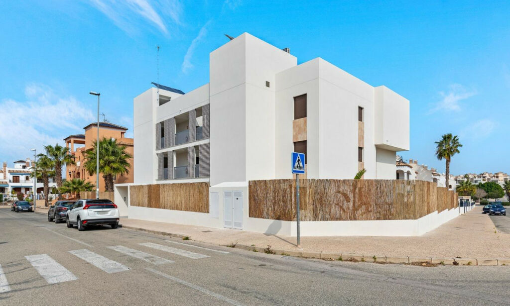 Middle Floor Apartment Villamartin Alicante - image 3