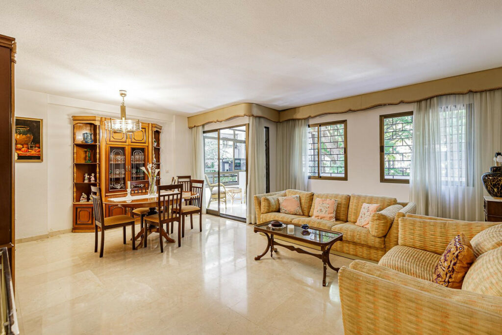 Middle Floor Apartment Marbella Málaga - image 3