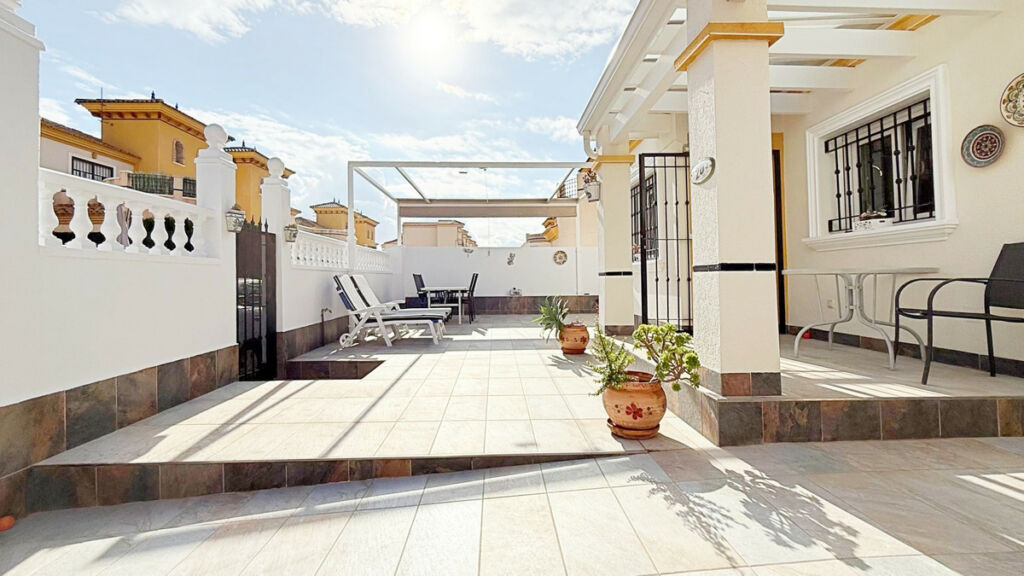 Detached Villa Los Altos Alicante - image 3