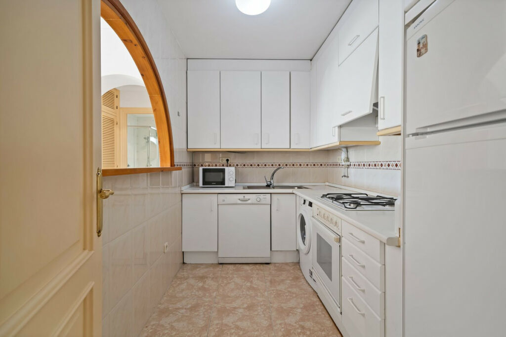 Ground Floor Apartment Benahavís Málaga - image 3