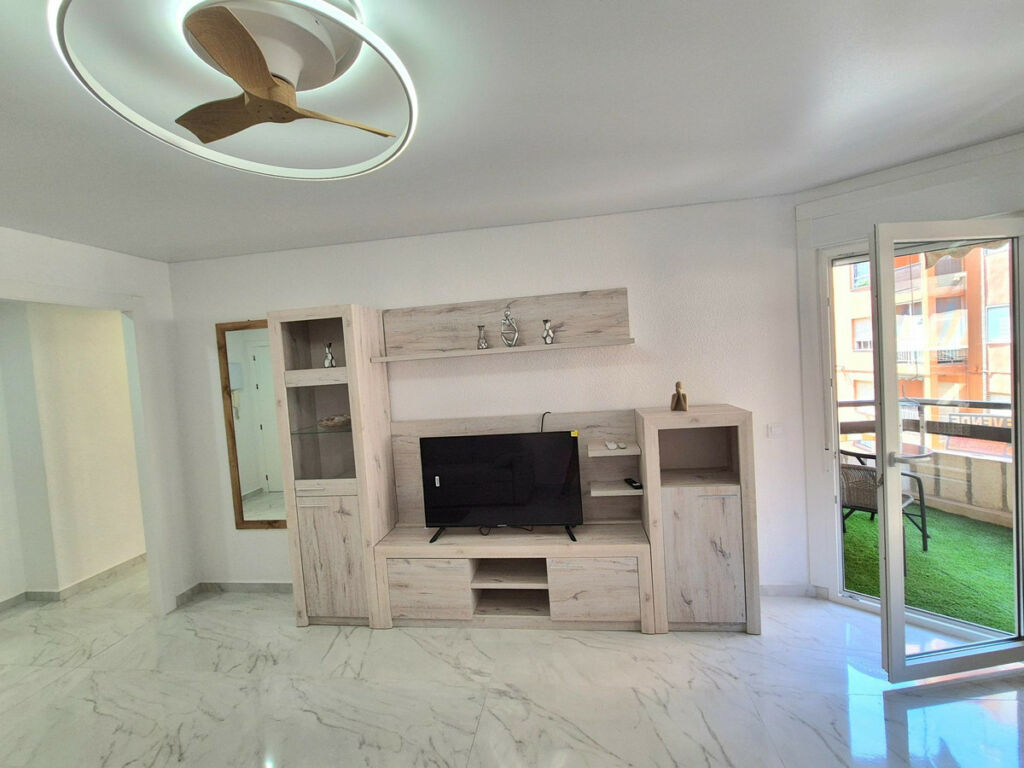 Middle Floor Apartment Torrevieja Alicante - image 3