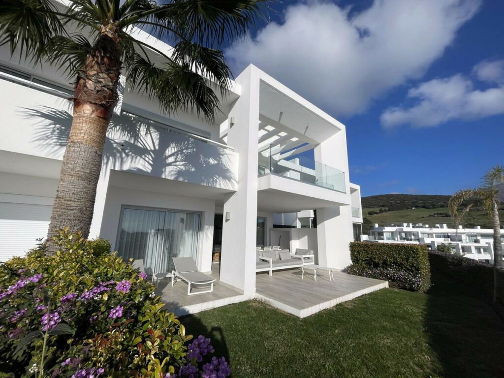 Ground Floor Apartment Casares Málaga - image 3