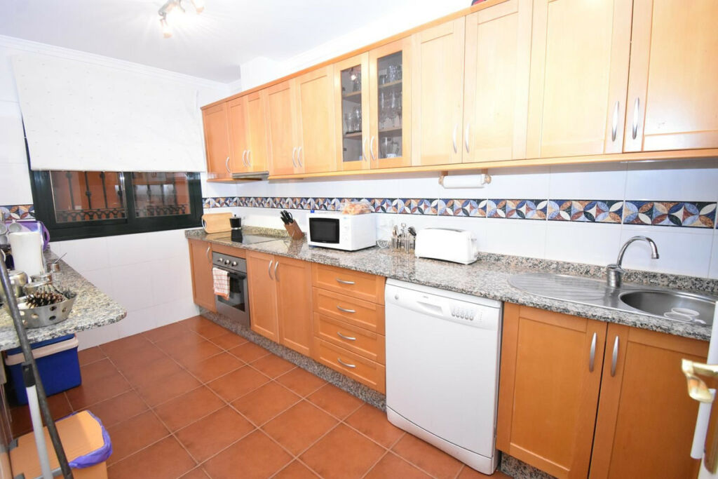 Middle Floor Apartment Elviria Málaga - image 3