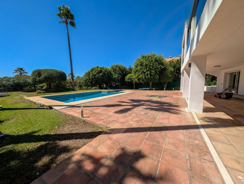 Detached Villa Nueva Andalucía Málaga - zdjęcie 3