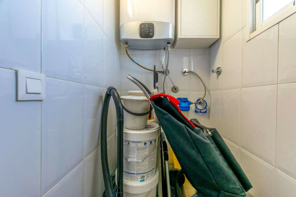 Middle Floor Apartment Torrevieja Alicante - image 4