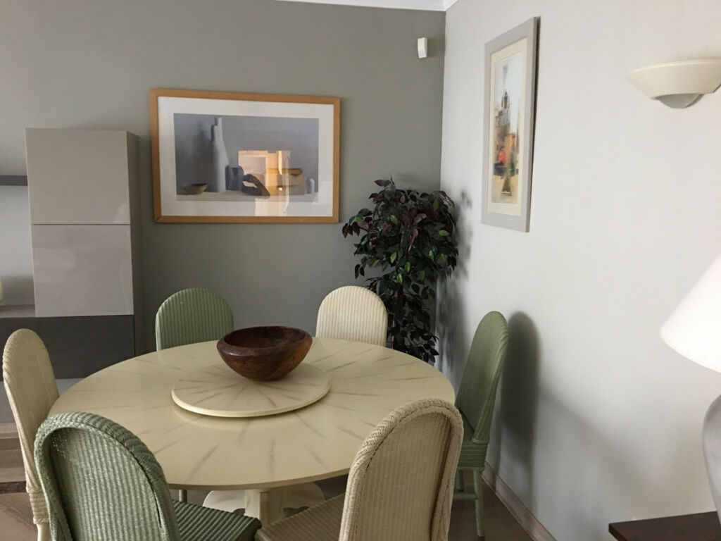Middle Floor Apartment Elviria Málaga - image 3