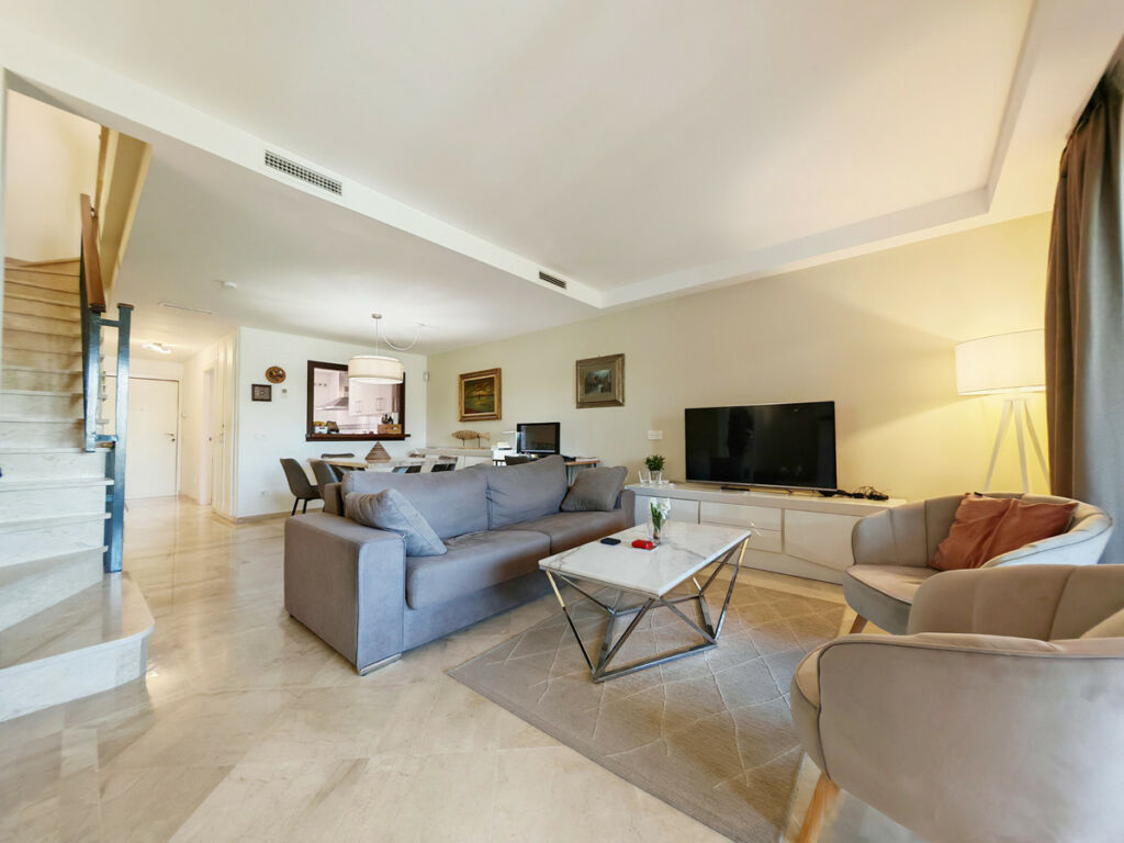 Townhouse Cabopino Málaga - image 3