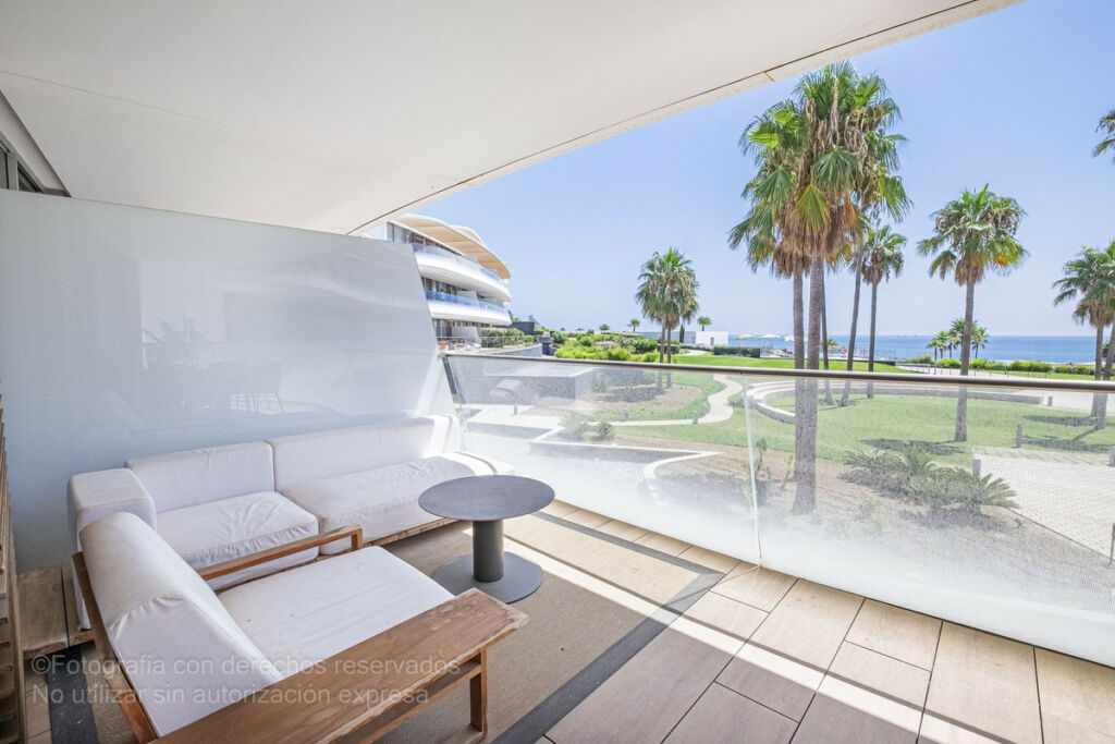 Middle Floor Apartment Estepona Málaga - image 3