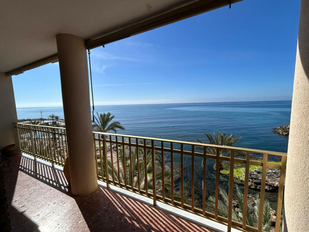 Middle Floor Apartment Torrevieja Alicante - image 3