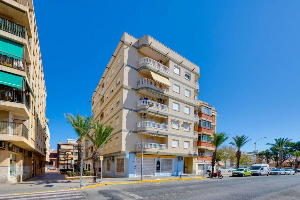 Middle Floor Apartment Guardamar del Segura Alicante - image 3