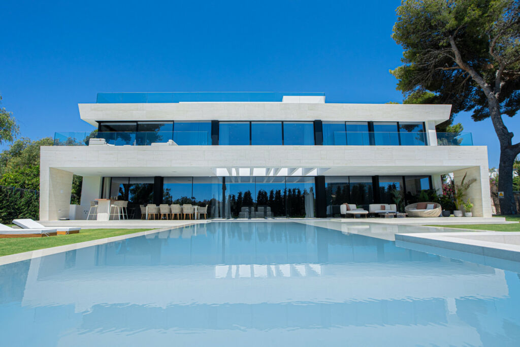 Detached Villa Los Monteros Málaga - image 3